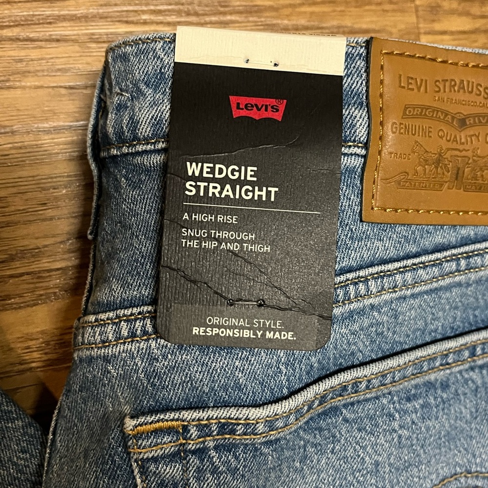 Levi Wedgie Straight
